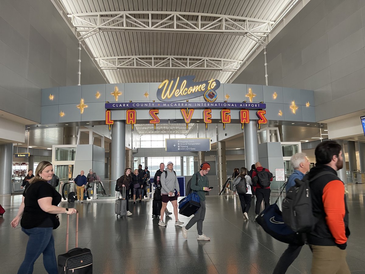 Fin_Revolution's tweet photo. We've officially arrived in #Vegas! 🎉 We're looking forward to the next few days of connecting with other #fintechers & learning about the latest #fintech innovations from industry trailblazers!
#fintechmeetup #fintechevents https://t.co/BLOMUbxWmc