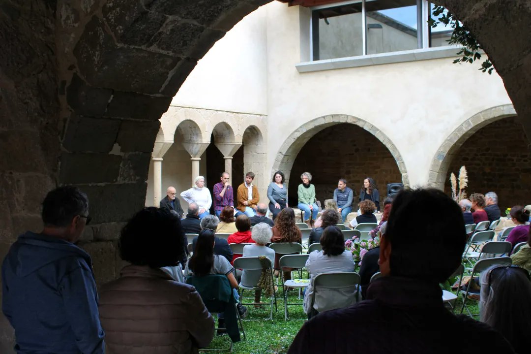 Aquest matí hem celebrat l'acte de presentació del grup per a les pròximes eleccions municipals del mes de maig. Ho hem fet en un entorn idíl·lic com és el monestir de Santa Maria,