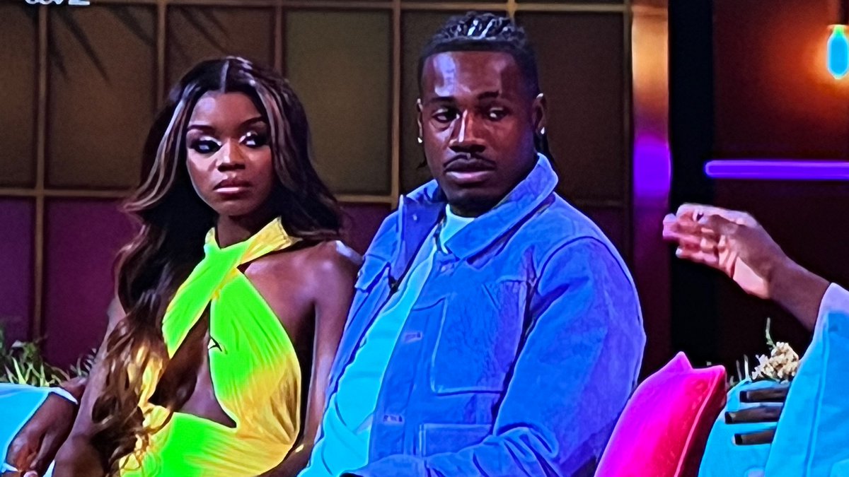 shakitaytay's tweet image. BOMBASTIC SIDE EYE. CRIMINAL OFFENSIVE SIDE EYE. 👀 #loveisland #loveislandreunion