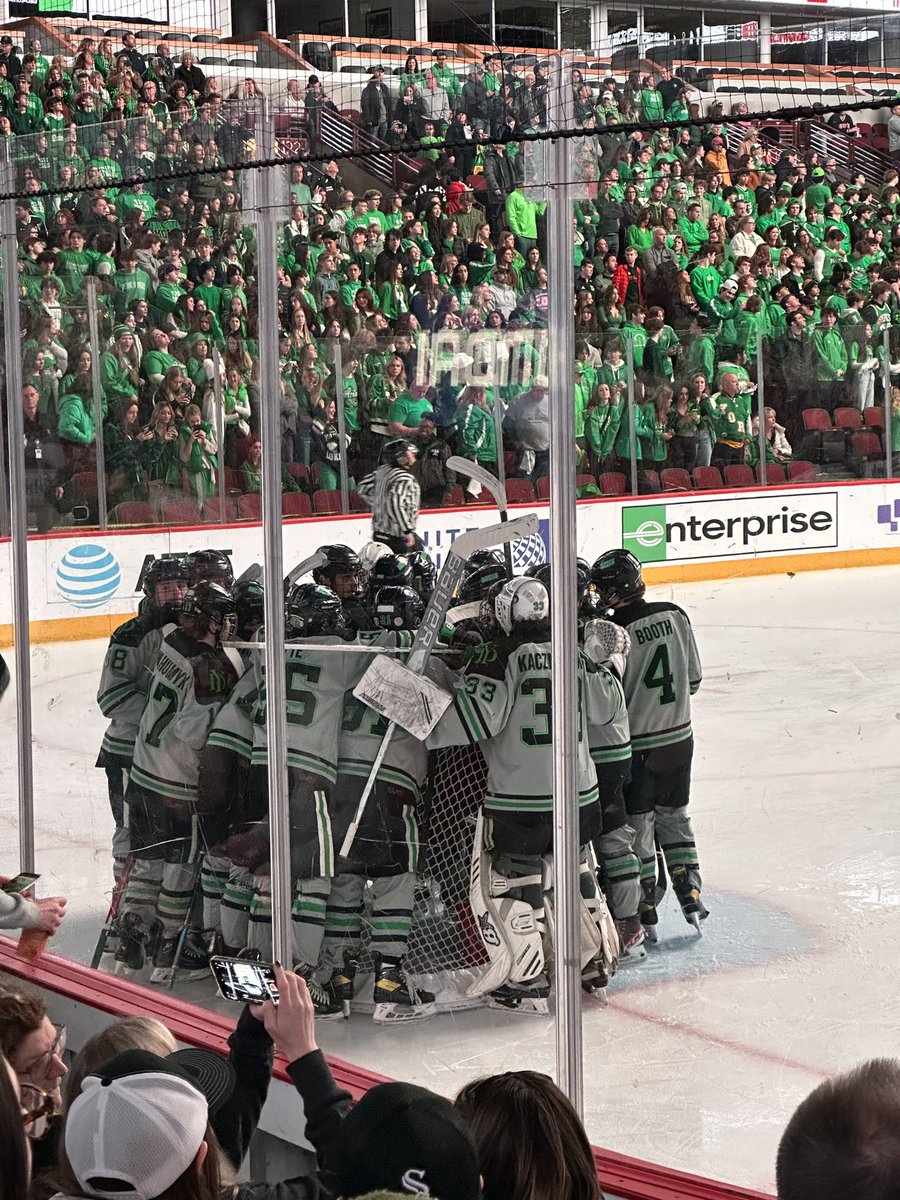 MsKMetzler's tweet photo. State championship game! Let’s go Dukes! 🟢🚨 https://t.co/Ddi8FHeYnq