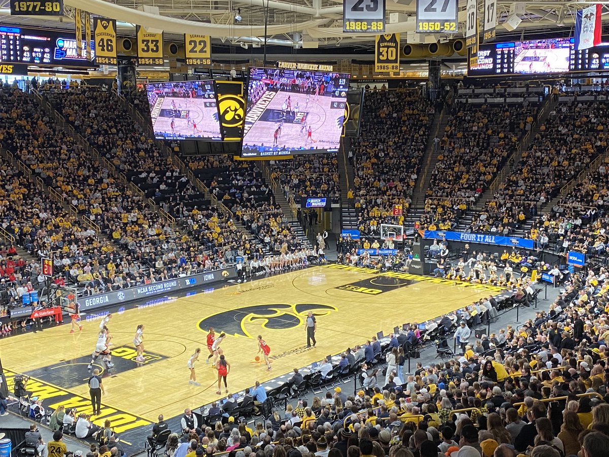 alyssacarlsonAC's tweet photo. Had a great time watching @IowaWBB punch their ticket to the Sweet Sixteen 🏀 #NCAAWBB #OnIowa #GoHawks #MarchMadness https://t.co/ziF667nGAe