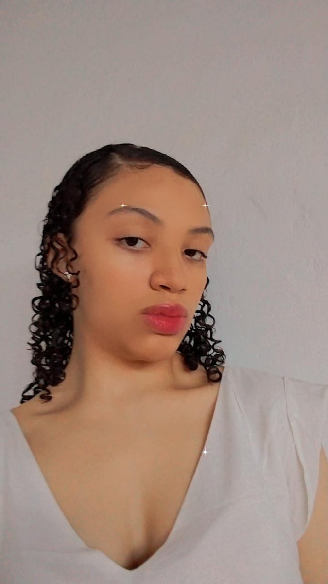 LadyChaneln2's tweet image. O fc:                  A dona: