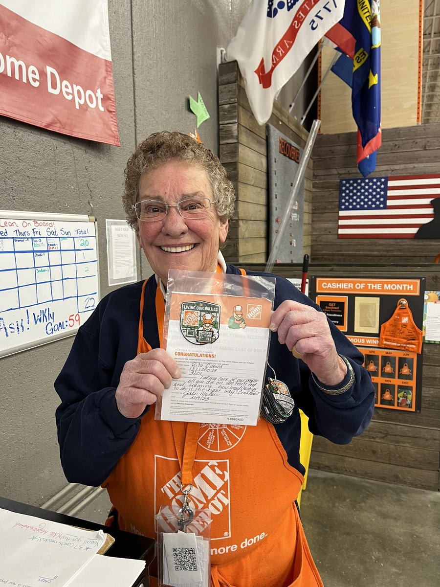What a great way to end the weekend with some associate recognition. Congratulations to Toni and Rita on there Homer awards.<a href="/WillDavisTHD/">Will Davis</a> <a href="/Kdlew1/">Kerri lewis</a> <a href="/jodymillerHD/">Jody Miller</a> @GarganoTom