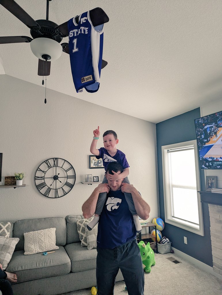 RFairfield35's tweet photo. @KStateMBB the boys needed to hang @MrNewYorkCityy in the rafters after today!

@CoachJTang @Coachreem4ever https://t.co/4xvn6RU5KP