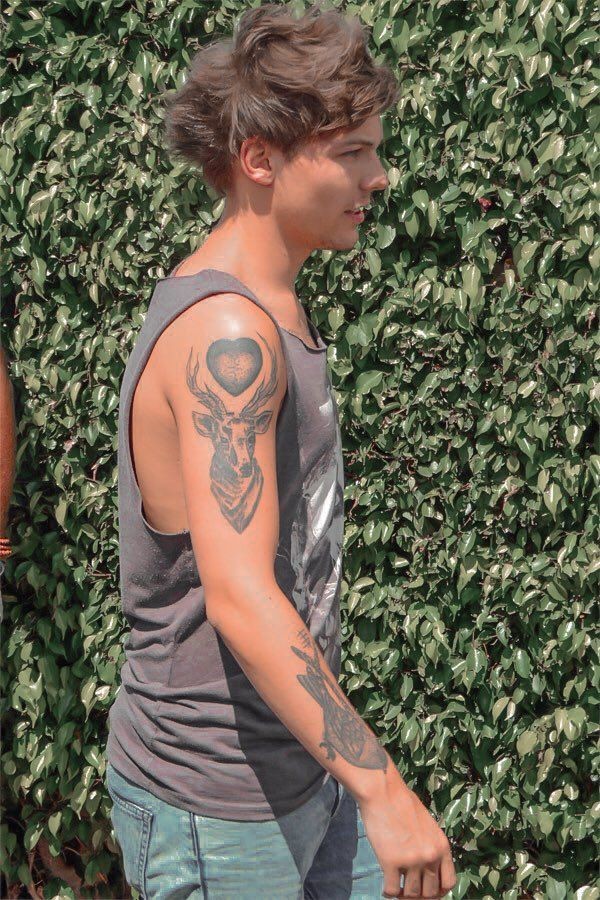 NiaLouLiaHarZ's tweet photo. All of those voices 

I'm voting #Louies for #BestFanArmy at the #iHeartAwards https://t.co/FX6w9sReLT