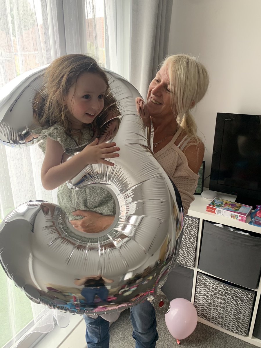 cxnochlo's tweet photo. @OfficialPLT My mum honestly deserves this so much 💗 never treats herself and always puts everyone else first! True inspiration &amp; the best mum / nan anyone could ask for 💗 @candyyoung720 for mum x https://t.co/qM8GbyKq6H