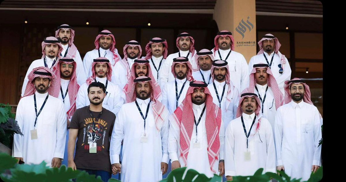 ghkloo57's tweet photo. نهاية موسم حافل بالإنجازات والتميز والنجاح مع هذا الفريق الرائع وهذا القائد البطل 
دائمأ شعارنا 
القادم أفضل ان شاء الله . https://t.co/3y7YlNAzwh