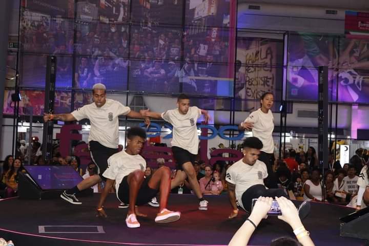 ExpoFavela's tweet photo. 🕺🏾E os crias da PsycoCrew? Arrasaram! 

@psycocrew.br 

🚀 Hoje é o último dia da maior feira de empreendedorismo, que une favela e asfalto no #WTC! 
 
🎟️ Venda de ingressos on-line e no local! 

📸: Kevin Nascimento @/fotosdokevin.png 
#expofavelasp #expofavela2023 https://t.co/0o3s6JnrJt