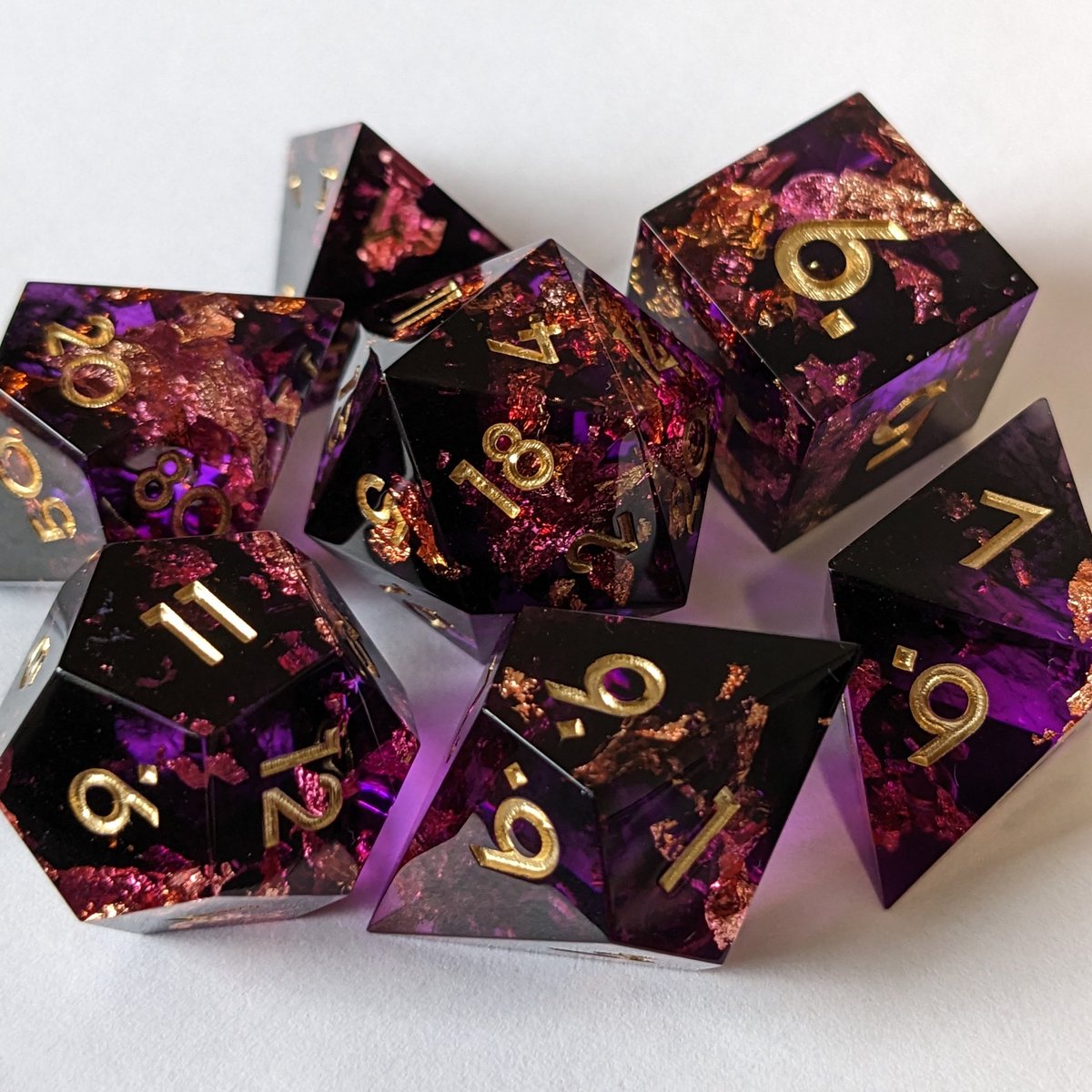 detectmagicdice's tweet image. The Owner Of This Grimoire Gave Off Some Serious Emo Vibes

#purpledice #sharpedgedice #handmadedice