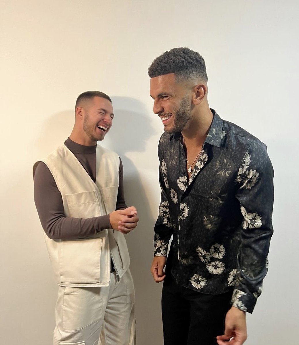 rjnhfairy's tweet photo. These two>>>>>three musketeers #LoveIsland https://t.co/BSOjltKsOn