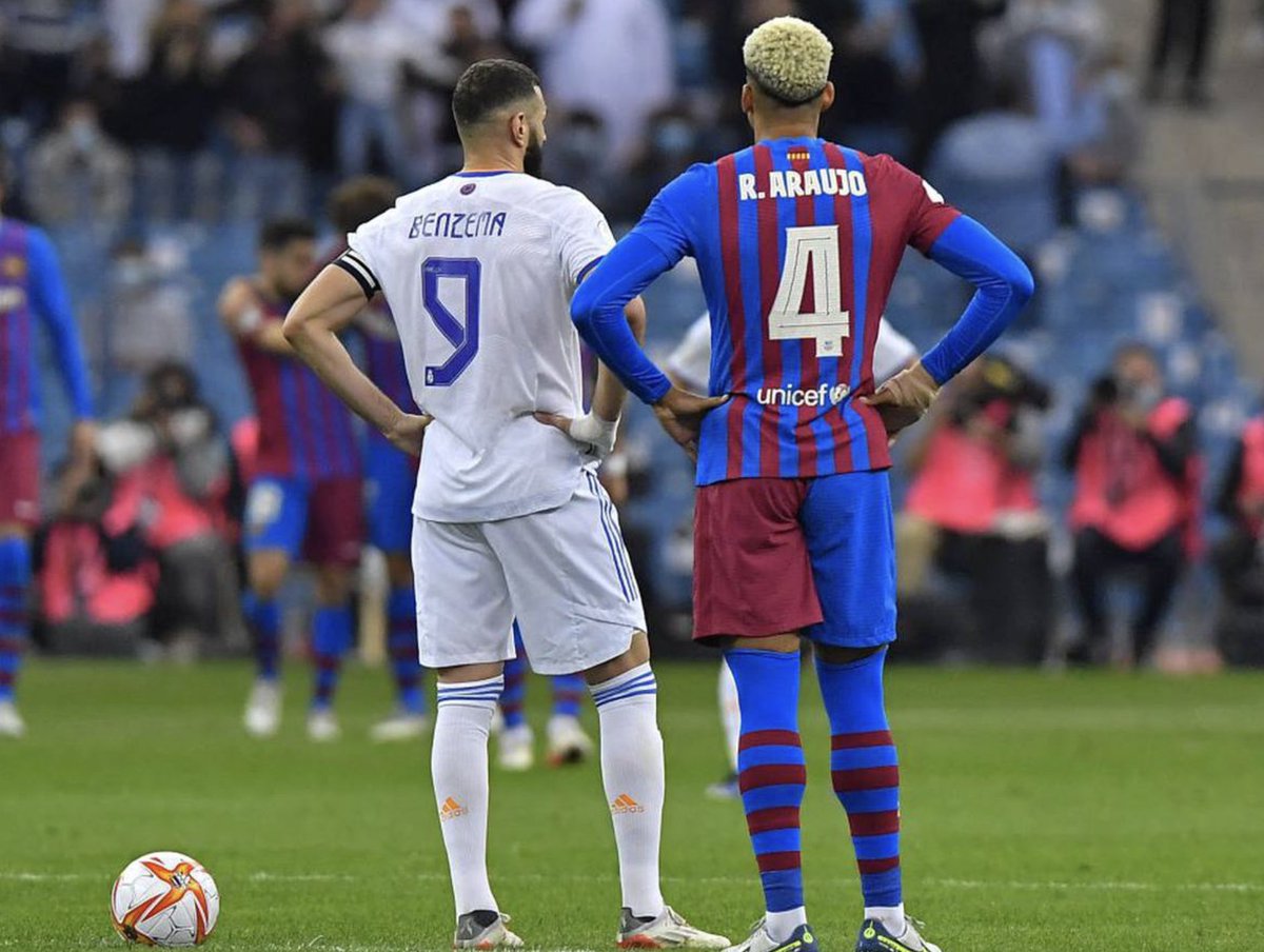 TFoot__'s tweet photo. Détruire toutes les meilleurs équipes Européennes en Ldc et se faire humilier par le Barca qui se fait détruire en Europa League…

Le Real Madrid de Karim Benzema est l’équipe la plus incompréhensible qui existe sur les 2 dernières saisons. https://t.co/dYdSL2V66U