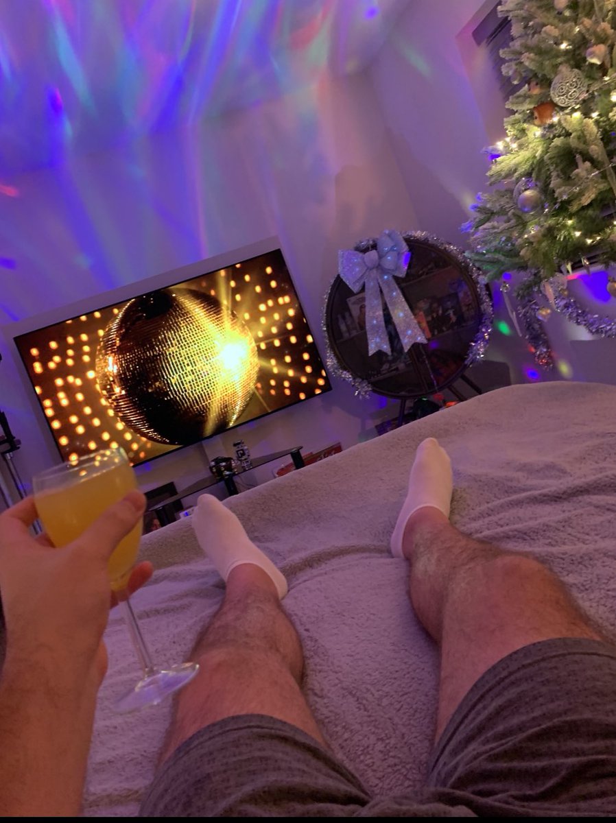 тν ℓєgѕ - ʙᴇɴ tweet media