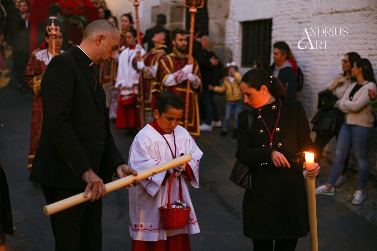 @HdadGitanosGR // Solemne Traslado 2023 , Santísimo Cristo del Consuelo y María Santísima del Sacromonte . #cofrade #granada #semanasanta #consueloysacromonte