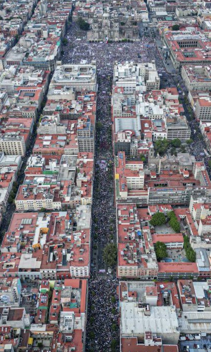 frudmex's tweet photo. @ClaudioXGG Es un honor estar con obrador https://t.co/jWiPbdgggx