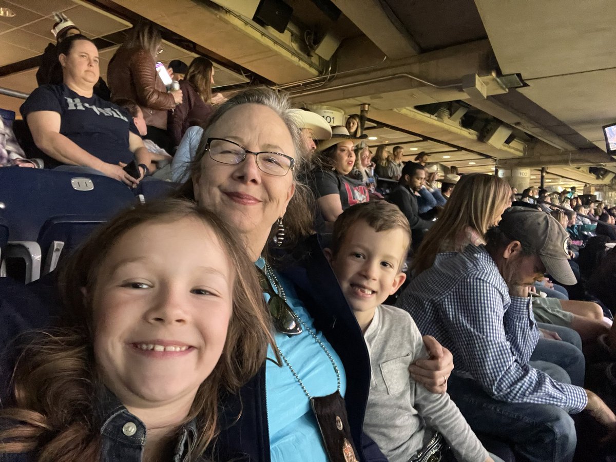 becky_thomas's tweet photo. #rodeohouston https://t.co/UGs5iOvfMo