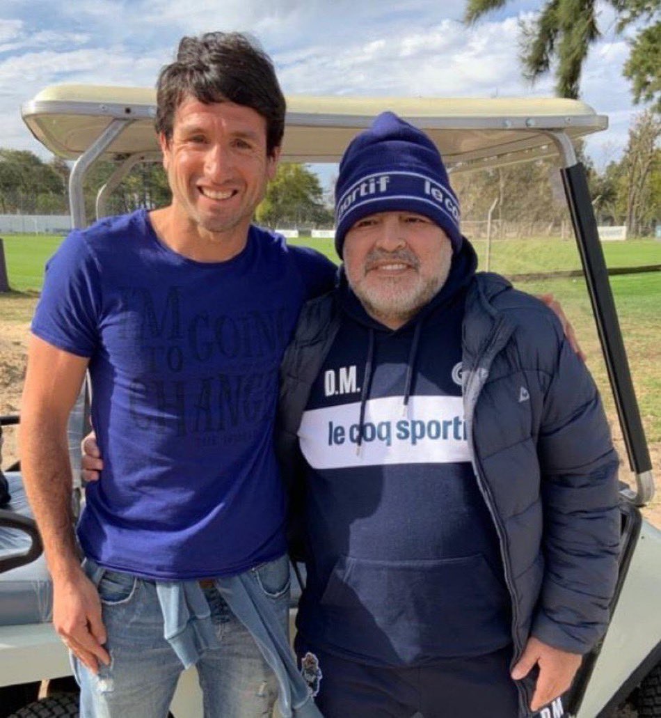 LautaroPeerez's tweet photo. El peor Gimnasia del Siglo. Concursado. Inhibido. Sin refuerzos. Con un mes menos de pretemporada. Último en la tabla de posiciones. Repleto de niños.

Pero con un CORAZÓN y unas PELOTAS enormes como esta ciudad. GINASIÁ https://t.co/eCzg0Rhlvv