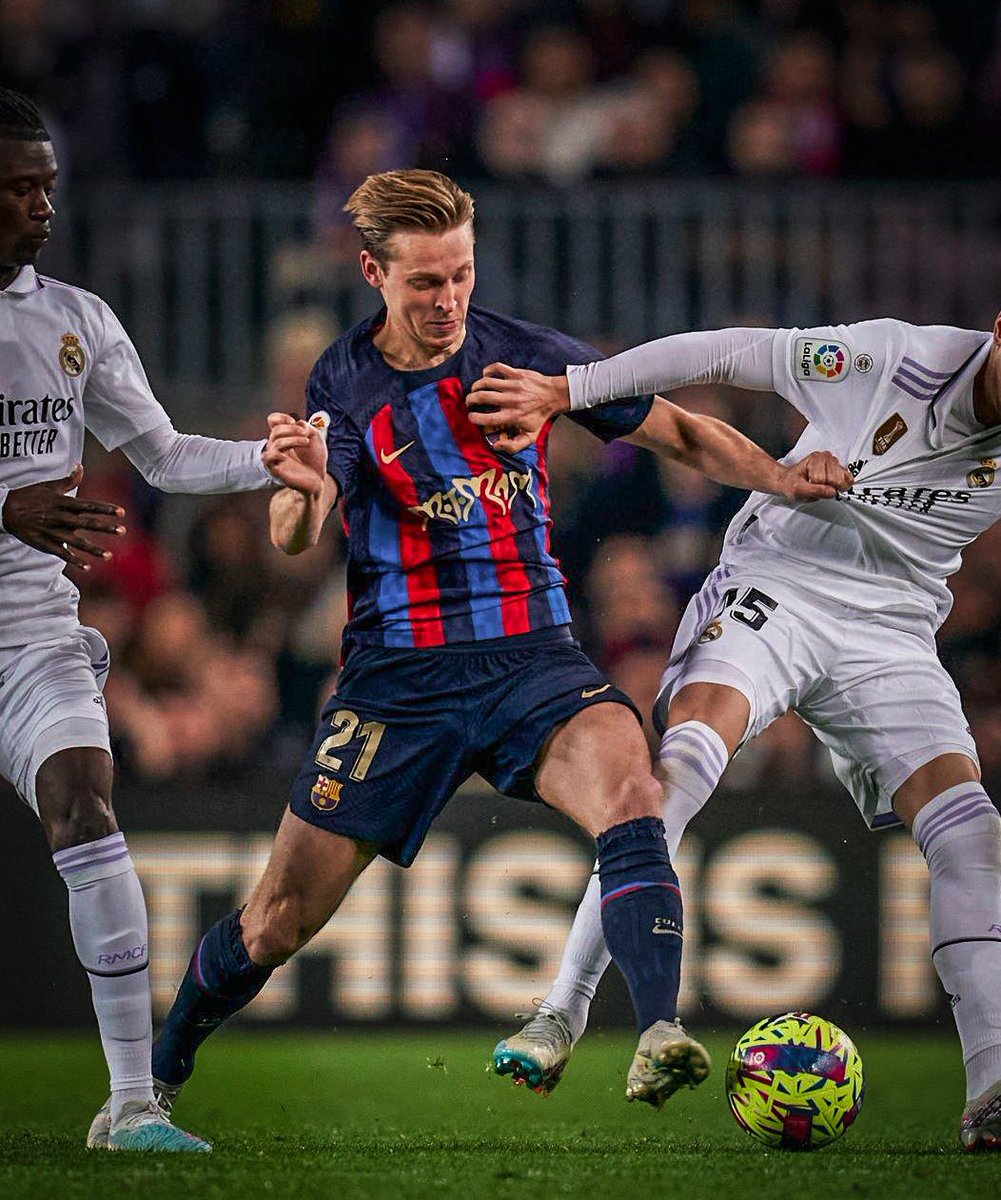EirenJr's tweet photo. Frenkie de Jong vs Real Madrid: 🌟🇳🇱

• 94 % de precisión en los pases
• 100% balones largos completados
• 100 % de regates completados
• 8/9 duelos terrestres ganados
• 5 pases clave
• 0 veces regateado

Otra MasterClass del mejor medio campista del mundo Frenkie de Jong. https://t.co/NAzKCoWhJN