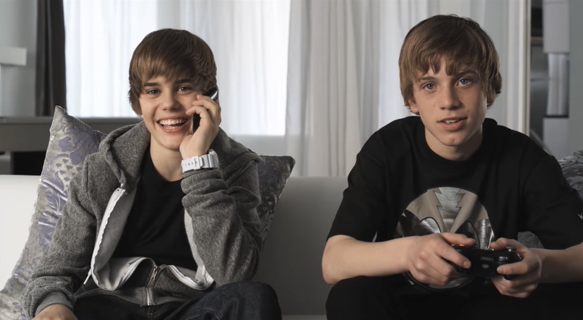 tracklist's tweet photo. “My World 2.0” - Justin Bieber 
19/03/2010 https://t.co/wtOp1bFnHG