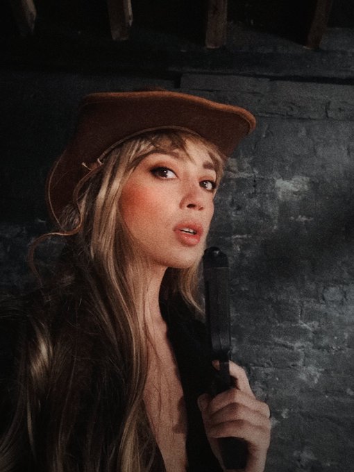 Dressed up as a cowgirl today. These are some of my behind-the-scenes selfies. https://t.co/vlXQZQmo<a href="/tag/maythe4thbewithyou"class="tags"><span>#maythe4thbewithyou</span></a>