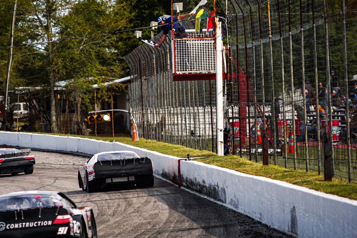 SpeedwayPix's tweet photo. Give 𝙱𝚞𝚋𝚋𝚊 𝙿𝚘𝚕𝚕𝚊𝚛𝚍 a race car going excessive speeds, no problem…but to have a ʀᴀᴛᴛʟᴇsɴᴀᴋᴇ on him, not so much! 
ʀᴀᴛᴛʟᴇʀ250 ᴡɪɴɴᴇʀ🏁🐍
@bubbapollard26 @RacingAmerica @SouthAlabamaSAS https://t.co/wIHnNcyYyi