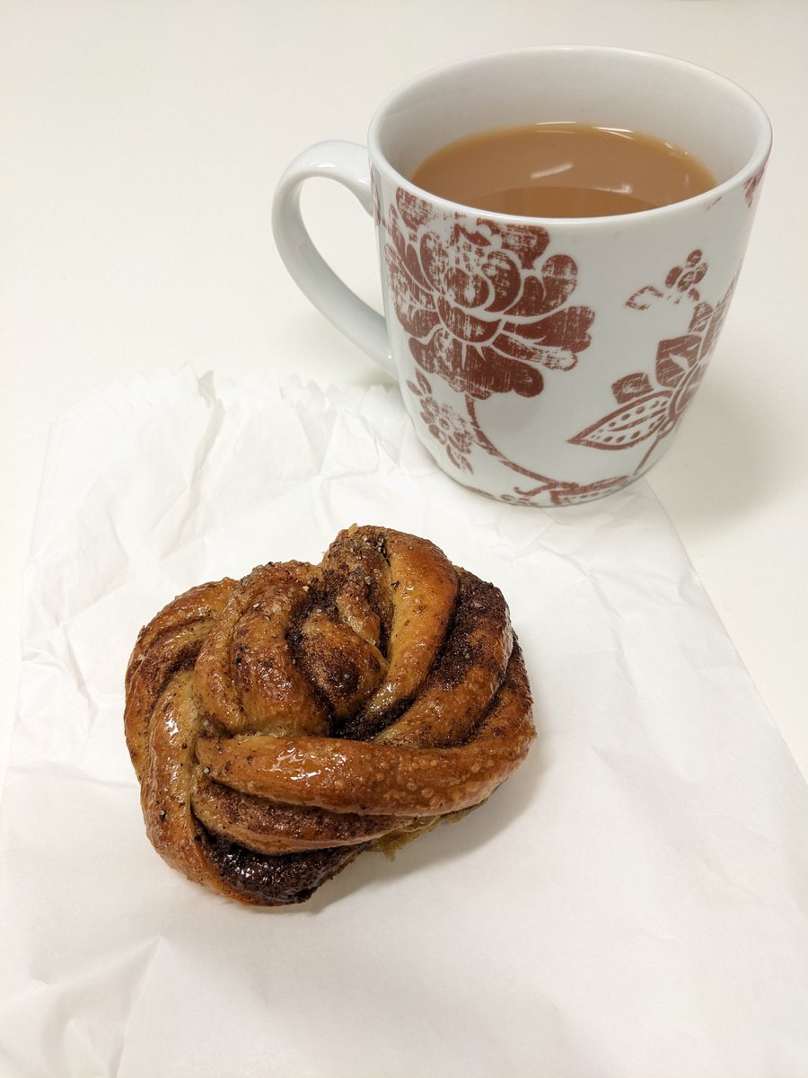 hypothejess's tweet photo. Probably for the best that I discovered cinnamon scrolls at a campus cafe right before I leave for months. Got one for the road though! 😋 https://t.co/dauawvoInz