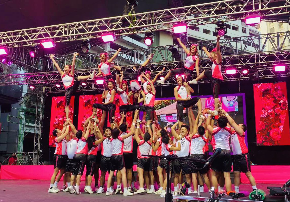 billybeaug's tweet photo. #pasiglaban ang
pinaka organized na sinayawan namin!! 
Miss you #cheerleadersforLeni fam! https://t.co/zRsZhErVLW