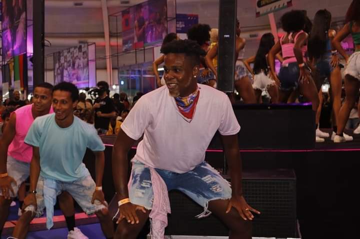 ExpoFavela's tweet photo. 💃 Muita dança por aqui na Expo Favela.

🚀 Hoje é o último dia da maior feira de empreendedorismo, que une favela e asfalto no #WTC! 

📸:@/fotosdokevin.png

#expofavelainnovation #expofavelasp #expofavela2023 https://t.co/5IJKFj6Jds