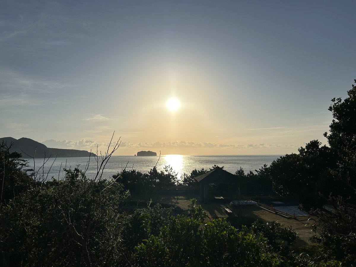 【式根島観光協会】
おはようございます。
今日までが晴れる日みたいなので、
貴重な1日にしたいですね！

#式根島　#朝　#晴れ　#おはようございます https://t.co/7CelnwxnRp