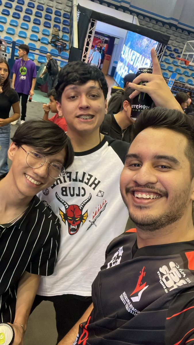 Shadelol1's tweet photo. Ya llegue https://t.co/ENvq2OyXvc