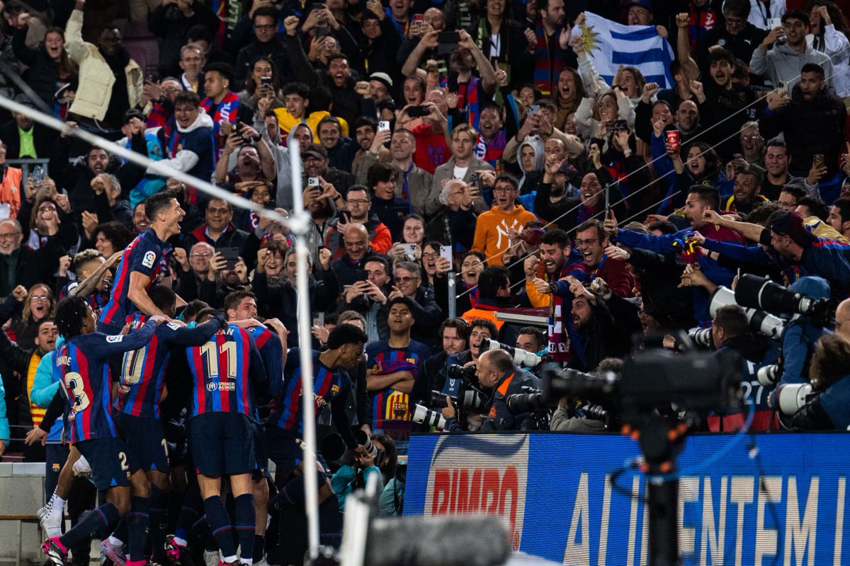 FCBarcelona_cat's tweet photo. La millor afició del món no exis… https://t.co/z2nG0IzrCf