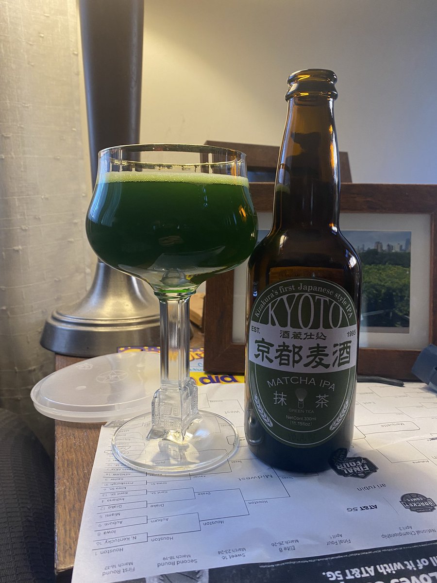 TheSurrealAri's tweet image. A tasty #greenbeer to finish #stpaddysday weekend. @KyotoBeerLab #matcha #geentea #ipa. 
#craftbeer #tea #beer