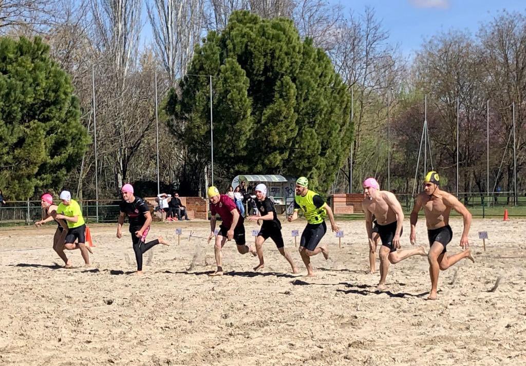 DavidBrookpro's tweet photo. Ambientazo en el Campo Municipal “de banderas” del Soto de la Medinilla(Barrio España) #Valladolid acoge el Torneo Nacional de Salvamento y Socorrismo.400 participantes de todas las categorías. #SalvamentoYSocorrismo un deporte que salva vidas. https://t.co/Dah3XfXIEV