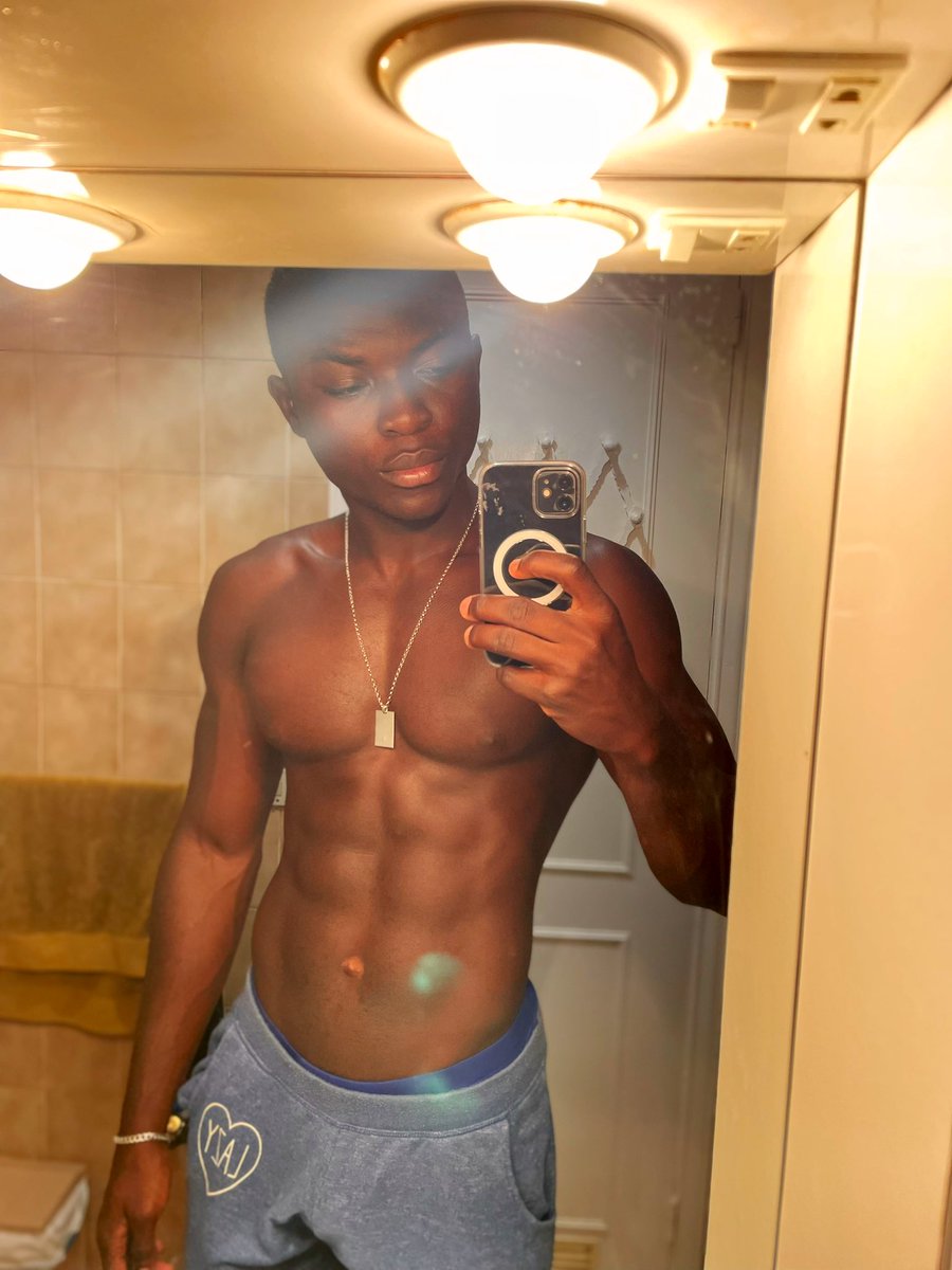 kobstweets1's tweet photo. π₯πͺFeeling unstoppable with these gains! Level up your game, and let your muscles do the talkingππ―ποΈββοΈ
#MirrorSelfie #ShirtlessSunday #GymLife #MuscleMadness #FitFam #NoExcuses #BeastModeOn #FlexinStrong #TransformYourself #GainsForDays https://t.co/rAId1r6Saj