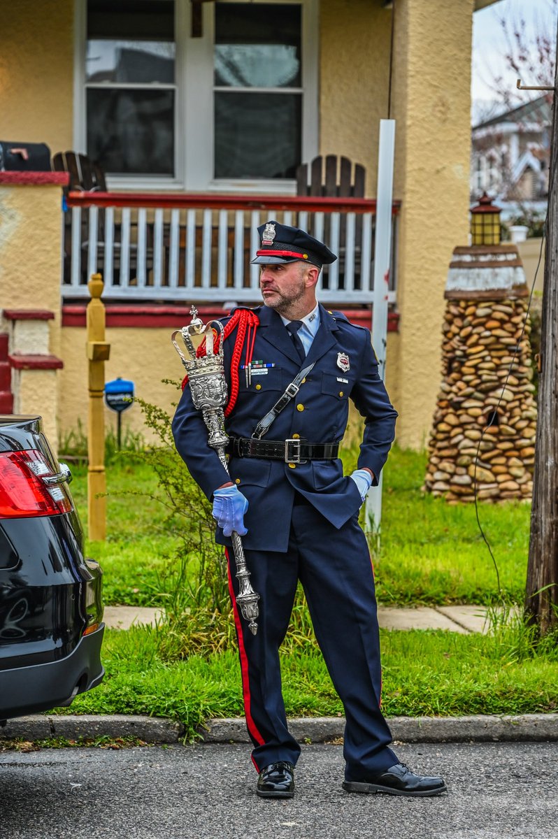 #NPD Honor Guard Officer M. Pierce with the Norfolk City Mace following the Saint Patrick’s Day parade in #oceanview. 

The Mace was presented to the Burough of Norfolk by Lt. Governor of Virginia, Robert Dinwiddie in 1754.