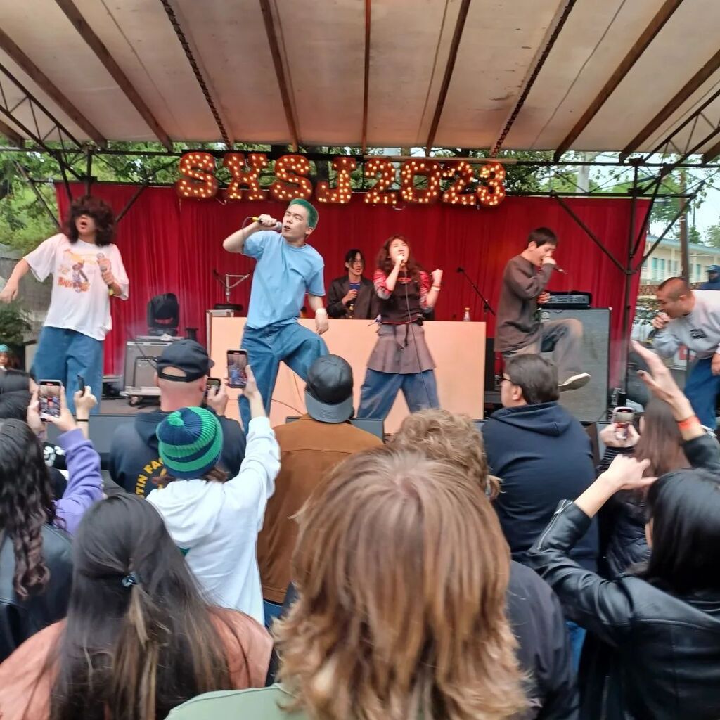 jasonmolin's tweet photo. So. Korean alt K pop band Balming Tiger wins Most Fun act from my SXSW, #sxsanjose https://t.co/b0NKkZ8SQ0 https://t.co/vUNa9NPvJc