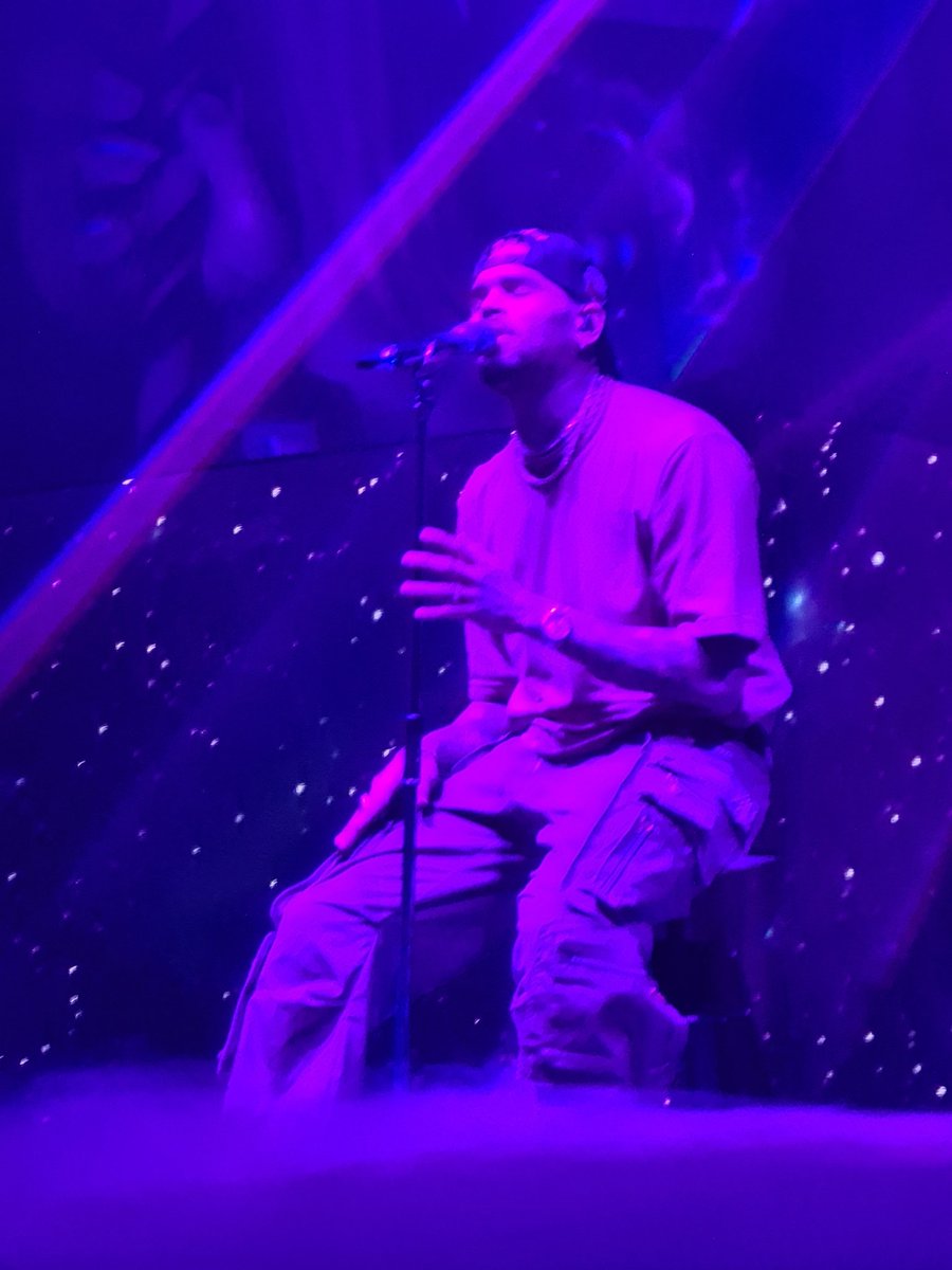 cooper170196's tweet photo. The BEST night of my life ❤️ 

#chrisbrown #breezy  #GLASGOW #UnderTheInfluenceTour @chrisbrown https://t.co/hCQcONUymT