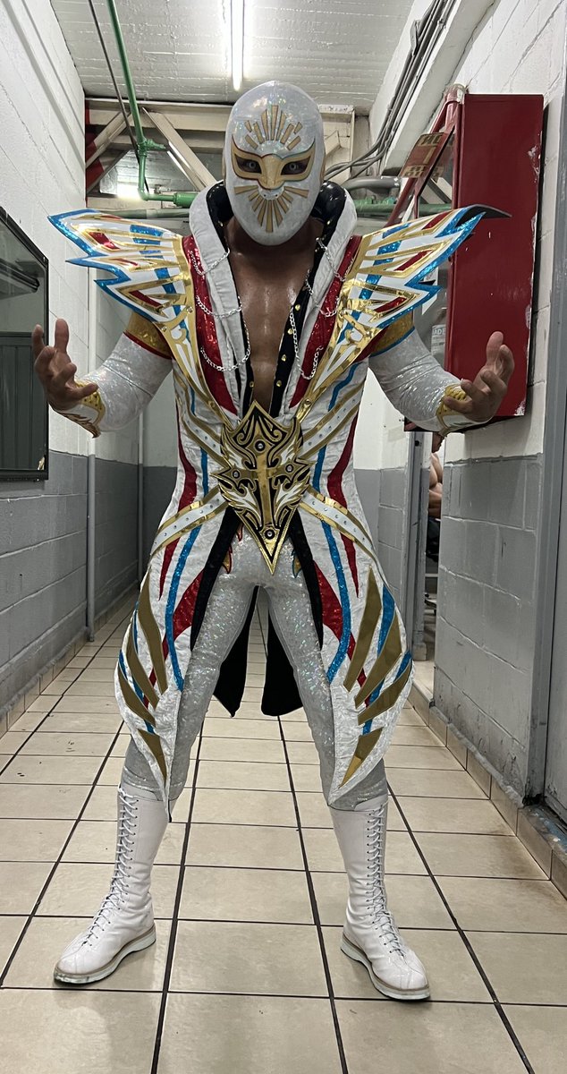 caristicomx's tweet image. Hola mi gente!! Espero estén teniendo un excelente domingo familiar😊 y ya estamos listos aquí en Houston para darle con todo amigos, saludos y un fuerte abrazo, los amo 3 millones y más allá🤗❤️@CMLL_OFICIAL @fansCaristico #llegopapa #elmejor #losamo #wrestler #diosteamo