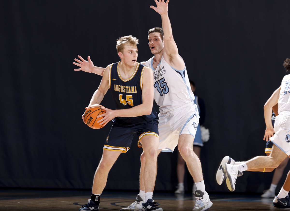 Daniel Carr ‘23 of the Augustana men's basketball has been named to the College Sports Communicators Academic All-American Team. 

He is the 178th Academic All-American in the history of Augustana. bit.ly/3mXFHYh