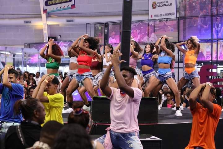 ExpoFavela's tweet photo. ❤️‍🔥 Um show de performances na Expo Favela! 

🚀 Hoje é o último dia da maior feira de empreendedorismo, que une favela e asfalto no #WTC! 

📸: Douglas Jacó @/douglasjaco1 

#expofavelainnovation #expofavelasp #expofavela2023 https://t.co/0sNfh5dYCA