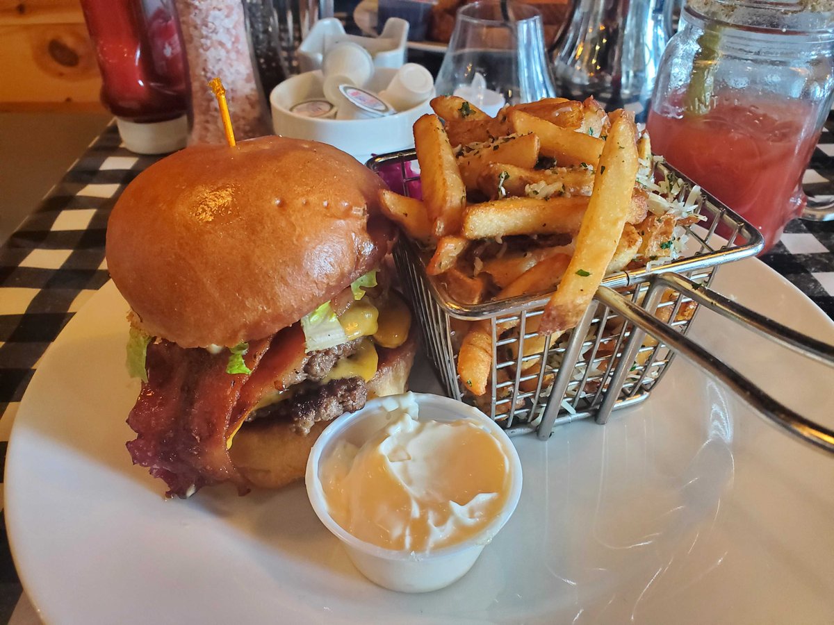 #yfcburgerbattle23 burg #16: the Bacon Jam Smashburger from Claudine's Eatery. his didn't actually match the posted description so they may have made the wrong burger, but it was still pretty good, if not remarkable. I was looking forward to that bacon jam though