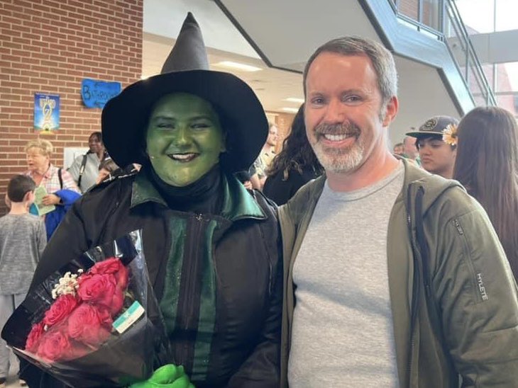 Love supporting former students as they continue w/theatre 🎭 Bravo <a href="/fvhs_theatre/">FVHS Theatre</a> on a great show!