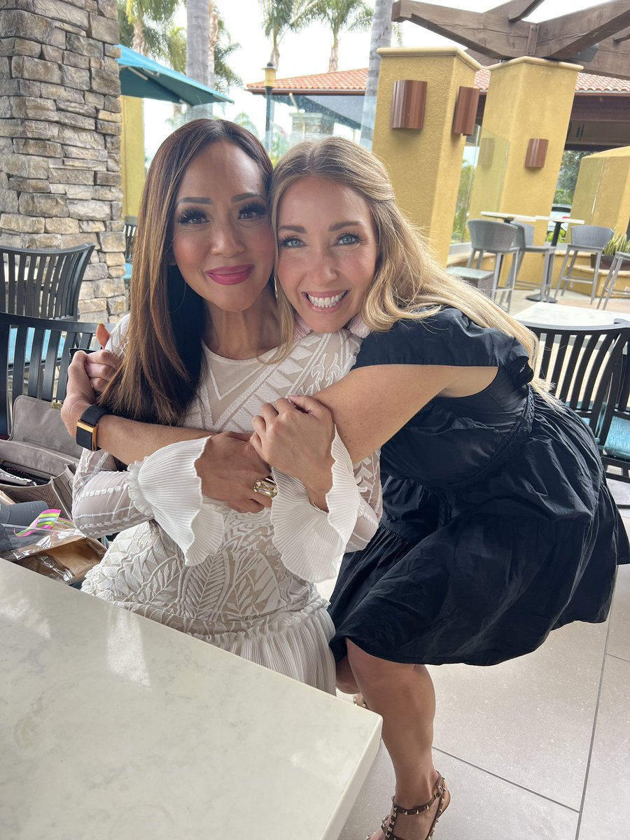 HeatherLakeFox5's tweet photo. This beauty! So grateful to have strong amazing women around me. Happiest Birthday @FOX5Maria 🥳 #fox5family https://t.co/cdxFZXObLK