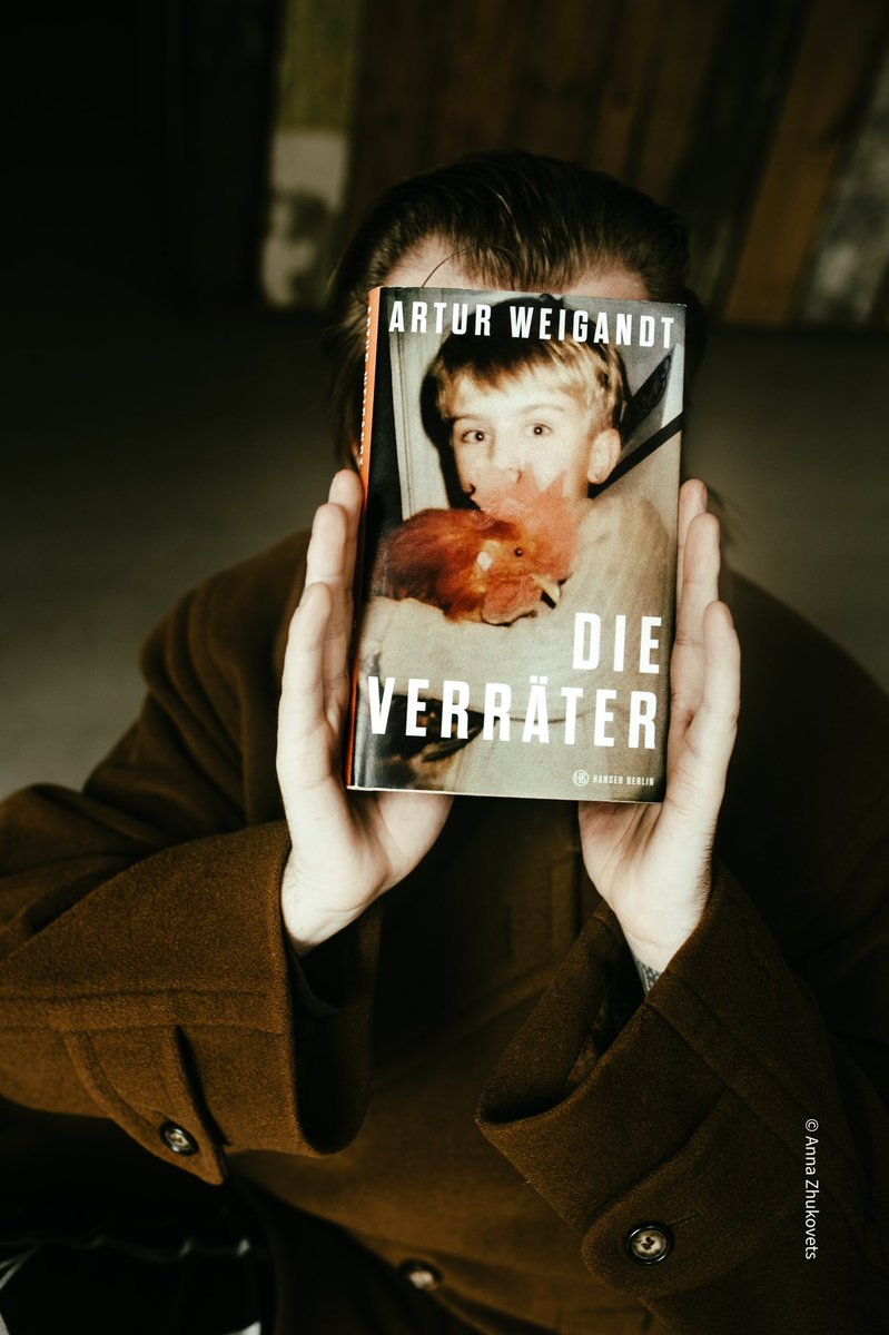 Als ich noch an der Frankfurter Uni studiert habe, versuchte ich mich immer Mal wieder an Kurzgeschichten. Spoiler: Sie waren schlecht. (Könnt ihr <a href="/SchoesslerJosh/">Joshua Schößler</a> fragen)

Ich dachte mir: „Versuch ich es mit dem Journalismus.“