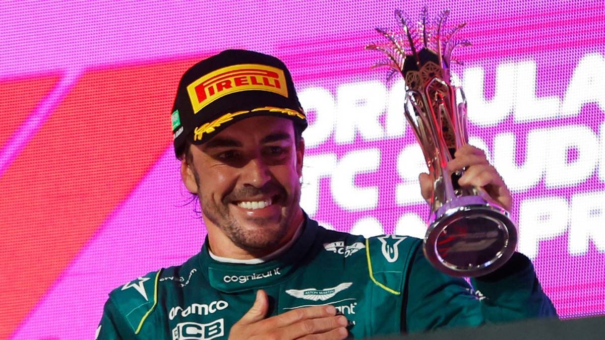 cochemotor's tweet photo. Y al final le devolvieron el podio número 100 a Fernando Alonso. La #F1, para variar, es un circo... 

https://t.co/3wKirqk8E2 https://t.co/ouYh93mBEg