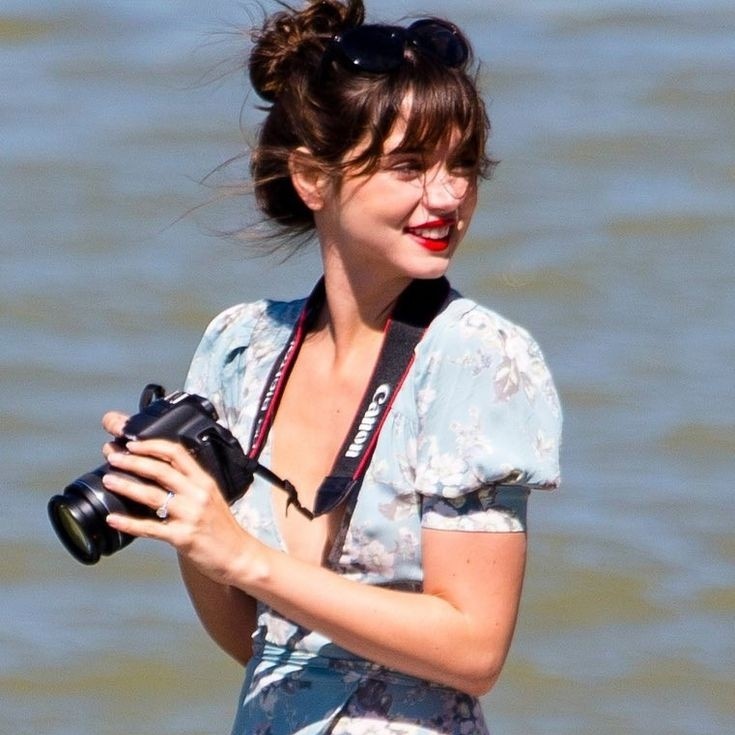 ANAADEVRMAS's tweet image. ⠀⠀⠀⠀
⠀⠀⠀⠀ ⠀
⠀⠀⠀      𝗽𝗼𝘃: you've made very
⠀⠀⠀      questionable choices and
⠀⠀⠀      now ana's your girlfriend. 
⠀⠀⠀           
⠀⠀⠀⠀