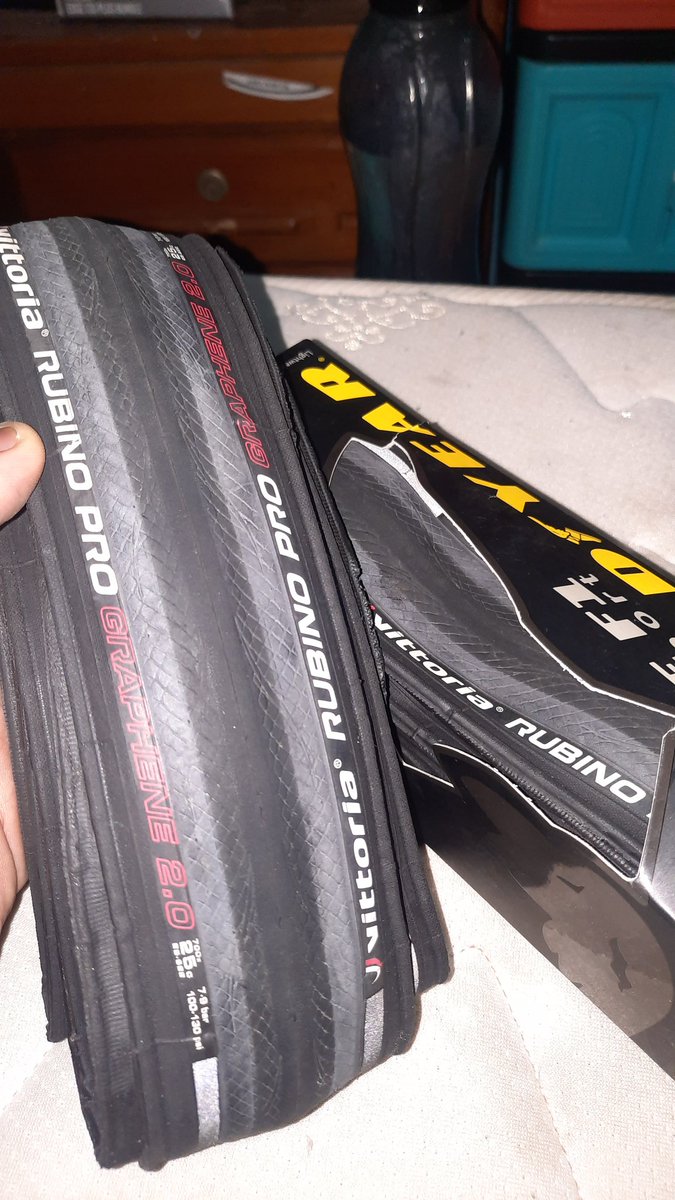 fajriyss's tweet photo. Wts vittoria rubino pro graphene 2.0 baru copotan fullbike 500rb sepasang #fnfjb https://t.co/HQ0krqdei3