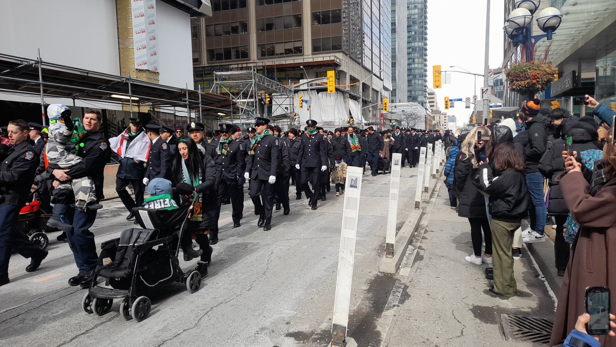 NeptuniaV2's tweet photo. St. Patrick's Irish Parade at Downtown Toronto, Bloor-Yonge. Surprisingly a lot of Ireland Groups and Associations in Ontario. 

I wish you all the Irish People in Ontario and all of Ireland a Happy #StPatricksDay2023 ! 

#Toronto #Ontario #BloorYonge https://t.co/KSxI2DIQ7i