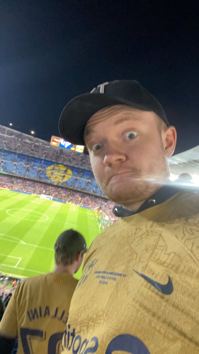 99Stiank's tweet photo. Godkjent fotballhelg med gutta #ElClasico #campnou @LaLigaLoca https://t.co/1kfhtwTwzY