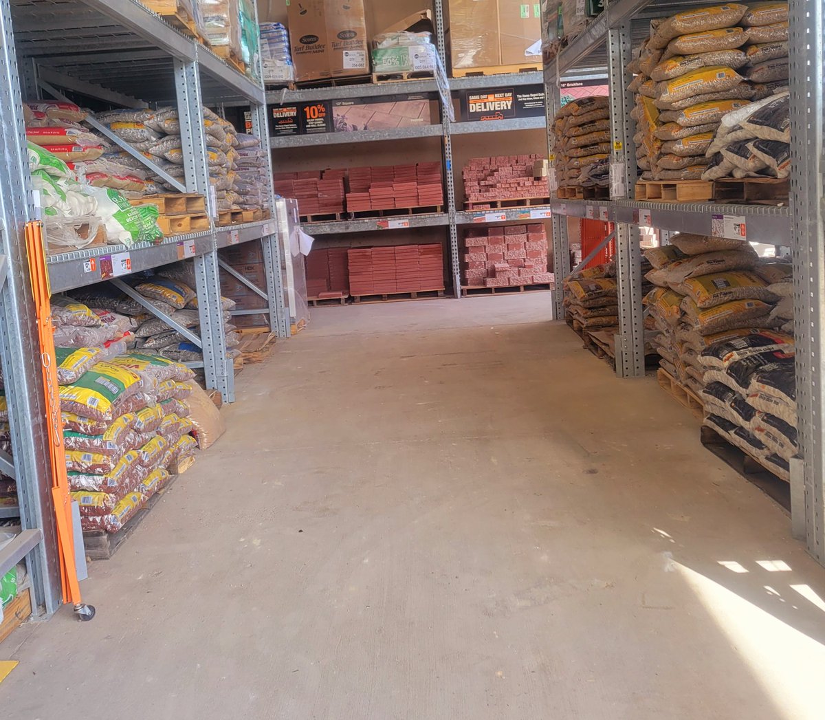 LeahKirkpatri17's tweet photo. Felt so good coming and leaving your department looking like this everyday...it's all thanks to my co worker who helped me keeping our department organized and clean..I appreciate all of you guys!.@team6505...@teamD28... https://t.co/MkJz78XijD