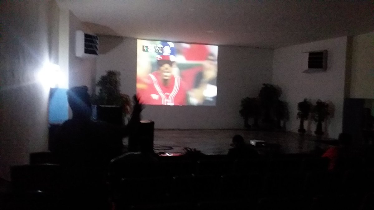 Ya estamos en el cine tuxpan en el municipio  #LosPalacios #PinardelRío con los nervios  de punta en el encuentro de béisbol  en la semifinal en  vivo entre #TeamAsere Vs EE.UU.
#MejorEsPosible @NiurkaGonzles1 <a href="/CMontiller/">Osvaldo C. Vento Montiller</a> <a href="/CAMLosPalacios1/">CAM Los Palacios</a> <a href="/DeisyCaridad/">Deisy Caridad Reinoso</a> <a href="/YamileRamosCord/">Yamilé Ramos Cordero</a>